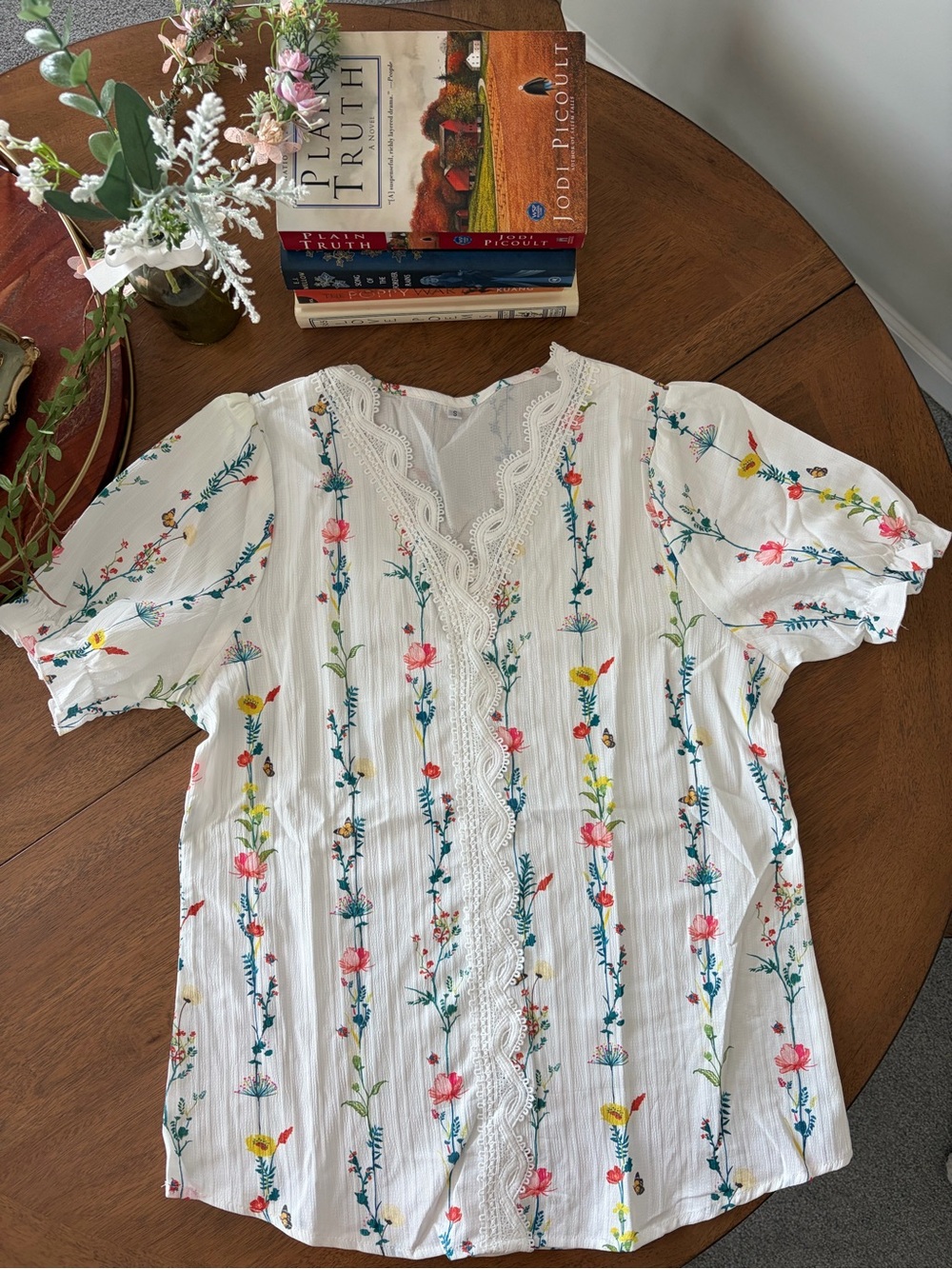 White Floral Lace-Trim V-Neck Women's Top